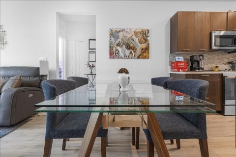 Купить кондоминиум в Дорал, Флорида 3 спальни, 104.42м2, № 1971820 - фото 8