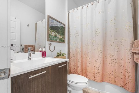 Купить кондоминиум в Дорал, Флорида 3 спальни, 104.42м2, № 1971820 - фото 17