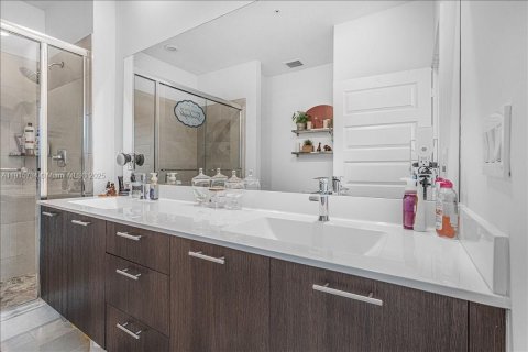 Купить кондоминиум в Дорал, Флорида 3 спальни, 104.42м2, № 1971820 - фото 10