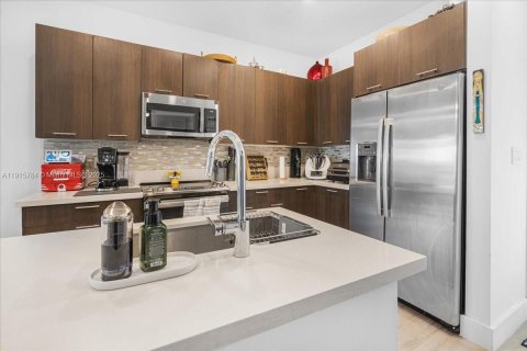 Купить кондоминиум в Дорал, Флорида 3 спальни, 104.42м2, № 1971820 - фото 2