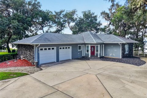 House in Weirsdale, Florida 2 bedrooms, 203.83 sq.m. № 2423969 - photo 2