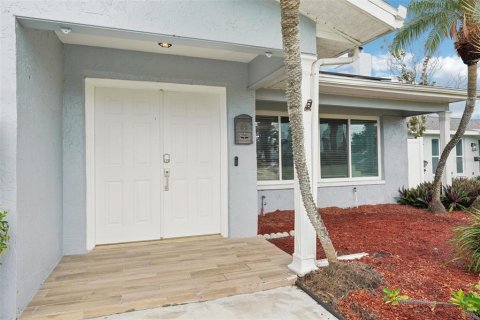 House in Saint Petersburg, Florida 3 bedrooms, 147.71 sq.m. № 2234300 - photo 5