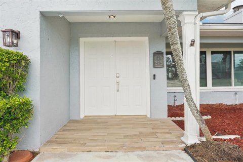 House in Saint Petersburg, Florida 3 bedrooms, 147.71 sq.m. № 2234300 - photo 3