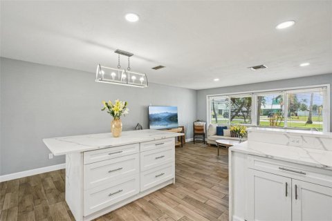 House in Saint Petersburg, Florida 3 bedrooms, 147.71 sq.m. № 2234300 - photo 26