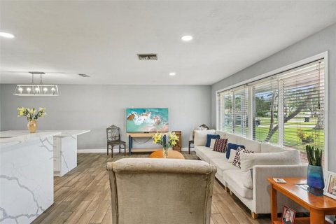 House in Saint Petersburg, Florida 3 bedrooms, 147.71 sq.m. № 2234300 - photo 8