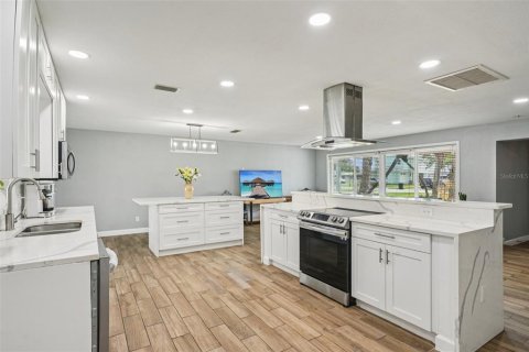 House in Saint Petersburg, Florida 3 bedrooms, 147.71 sq.m. № 2234300 - photo 28