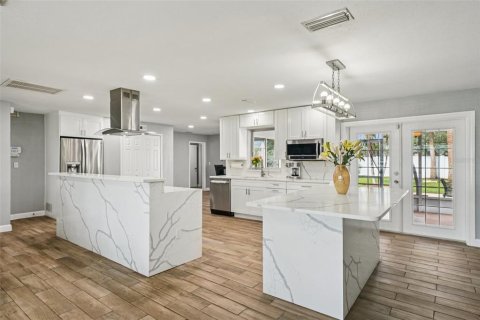 House in Saint Petersburg, Florida 3 bedrooms, 147.71 sq.m. № 2234300 - photo 24