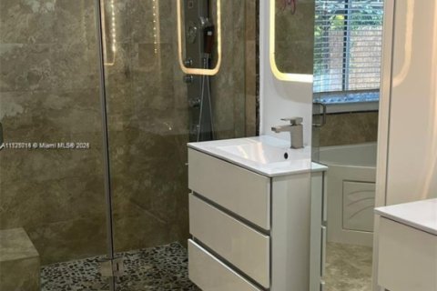 Casa en venta en Pembroke Pines, Florida, 3 dormitorios, 176.51 m2 № 1868153 - foto 4