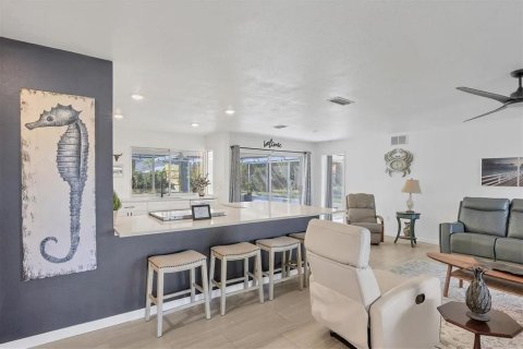 House in Sarasota, Florida 3 bedrooms, 150.87 sq.m. № 2214713 - photo 6