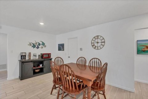 House in Sarasota, Florida 3 bedrooms, 150.87 sq.m. № 2214713 - photo 12