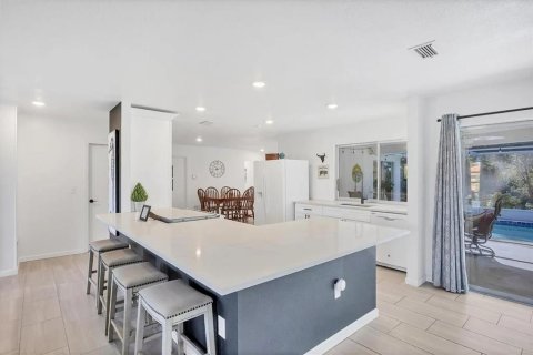 House in Sarasota, Florida 3 bedrooms, 150.87 sq.m. № 2214713 - photo 9