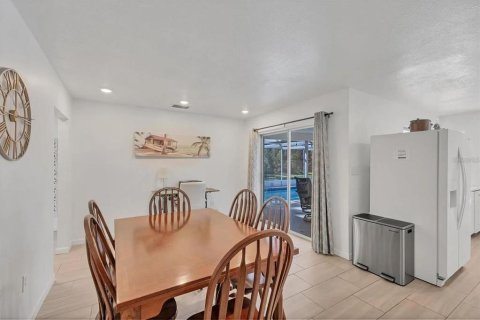 House in Sarasota, Florida 3 bedrooms, 150.87 sq.m. № 2214713 - photo 13