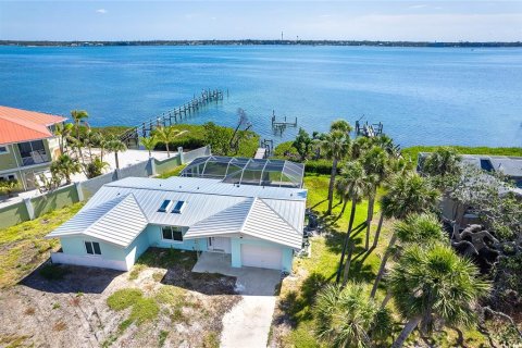 House in Englewood, Florida 2 bedrooms, 109.62 sq.m. № 1680385 - photo 1