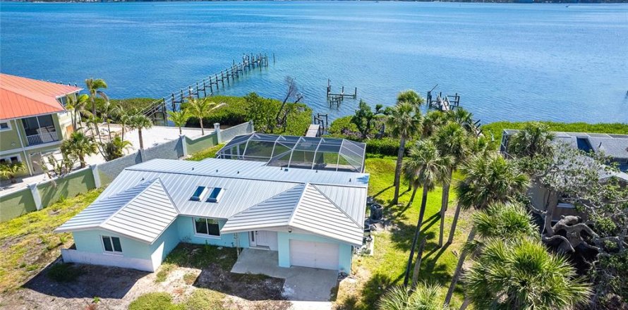 House in Englewood, Florida 2 bedrooms, 109.62 sq.m. № 1680385