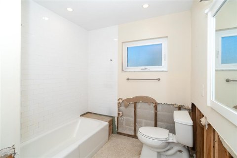 House in Englewood, Florida 2 bedrooms, 109.62 sq.m. № 1680385 - photo 13