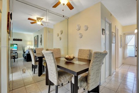 Condo in Miami, Florida, 1 bedroom  № 2008792 - photo 6