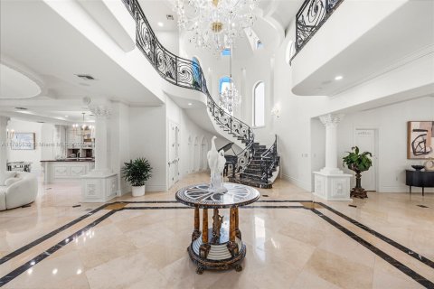 Villa ou maison à vendre à Sunny Isles Beach, Floride: 9 chambres № 1647192 - photo 9