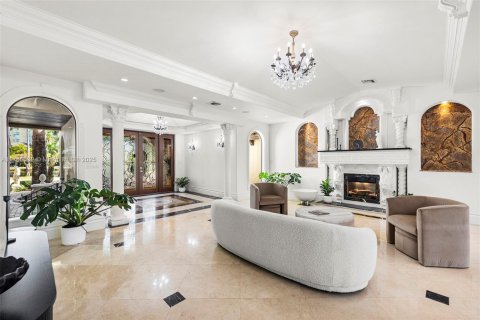 Villa ou maison à vendre à Sunny Isles Beach, Floride: 9 chambres № 1647192 - photo 8