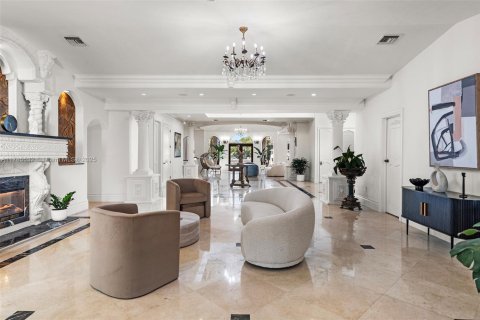 Villa ou maison à vendre à Sunny Isles Beach, Floride: 9 chambres № 1647192 - photo 7