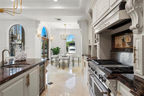 Villa ou maison à vendre à Sunny Isles Beach, Floride: 9 chambres № 1647192 - photo 17