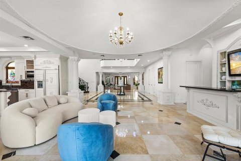 Villa ou maison à vendre à Sunny Isles Beach, Floride: 9 chambres № 1647192 - photo 12