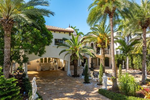 Villa ou maison à vendre à Sunny Isles Beach, Floride: 9 chambres № 1647192 - photo 2