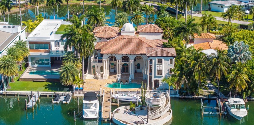 Villa ou maison à Sunny Isles Beach, Floride 9 chambres № 1647192