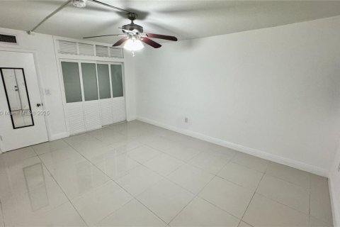 Condominio en alquiler en Bay Harbor Islands, Florida, 1 dormitorio, 75.25 m2 № 1770485 - foto 14