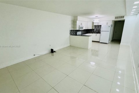 Condominio en alquiler en Bay Harbor Islands, Florida, 1 dormitorio, 75.25 m2 № 1770485 - foto 9