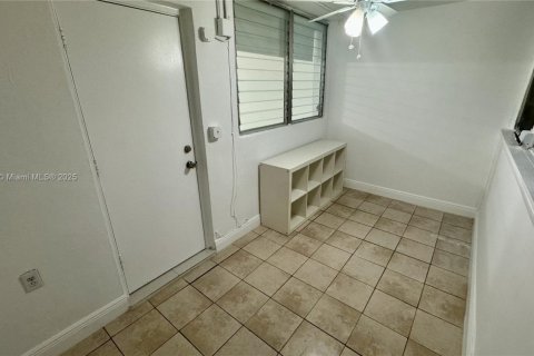 Condominio en alquiler en Bay Harbor Islands, Florida, 1 dormitorio, 75.25 m2 № 1770485 - foto 16