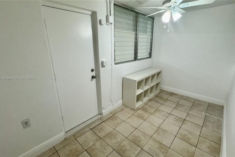 Condominio en alquiler en Bay Harbor Islands, Florida, 1 dormitorio, 75.25 m2 № 1770485 - foto 17