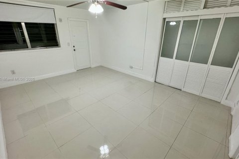 Condominio en alquiler en Bay Harbor Islands, Florida, 1 dormitorio, 75.25 m2 № 1770485 - foto 6