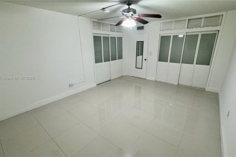Condominio en alquiler en Bay Harbor Islands, Florida, 1 dormitorio, 75.25 m2 № 1770485 - foto 15