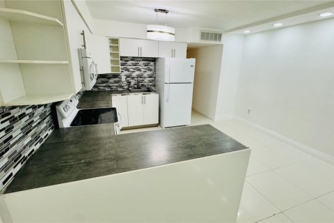 Condominio en alquiler en Bay Harbor Islands, Florida, 1 dormitorio, 75.25 m2 № 1770485 - foto 11