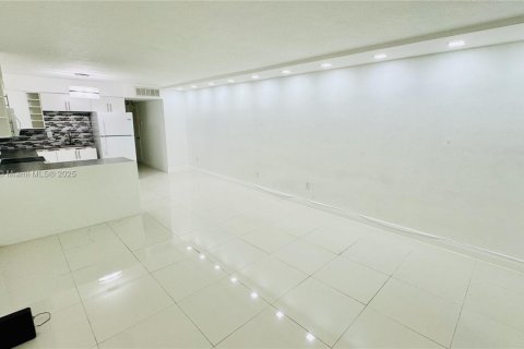 Condominio en alquiler en Bay Harbor Islands, Florida, 1 dormitorio, 75.25 m2 № 1770485 - foto 5