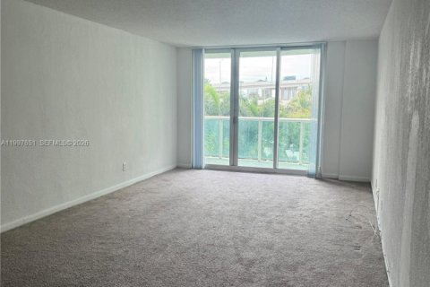 Купить кондоминиум в Санни-Айлс-Бич, Флорида 1 спальня, 93.37м2, № 2060871 - фото 10