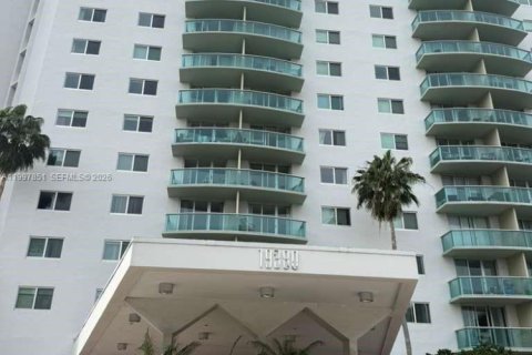 Купить кондоминиум в Санни-Айлс-Бич, Флорида 1 спальня, 93.37м2, № 2060871 - фото 2