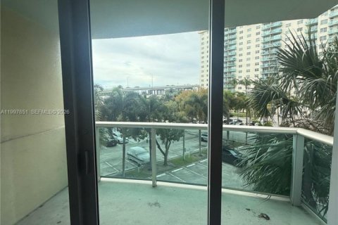 Кондоминиум с 1 спальней в Санни-Айлс-Бич, Флорида № 2060871