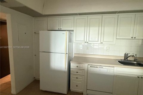 Купить кондоминиум в Санни-Айлс-Бич, Флорида 1 спальня, 93.37м2, № 2060871 - фото 4