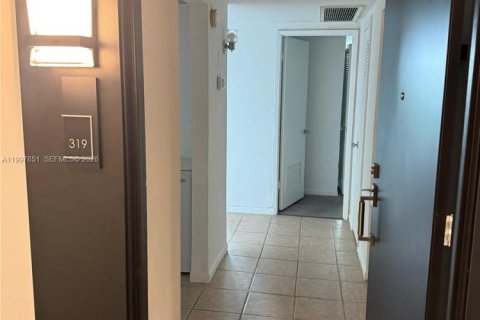 Купить кондоминиум в Санни-Айлс-Бич, Флорида 1 спальня, 93.37м2, № 2060871 - фото 12