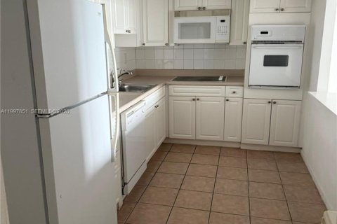 Купить кондоминиум в Санни-Айлс-Бич, Флорида 1 спальня, 93.37м2, № 2060871 - фото 11