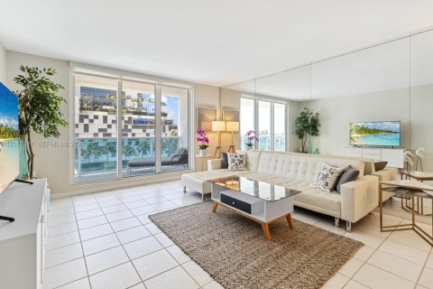 Condominio en venta en Miami Beach, Florida, 1 dormitorio, 81.75 m2 № 2256568 - foto 2
