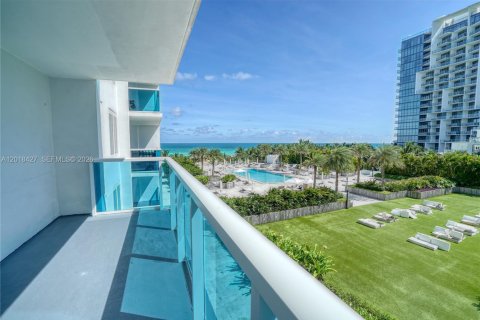 Condominio en Miami Beach, Florida, 1 dormitorio  № 2256568