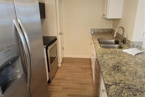 Condominio en alquiler en Brandon, Florida, 2 dormitorios, 85.28 m2 № 1906113 - foto 3