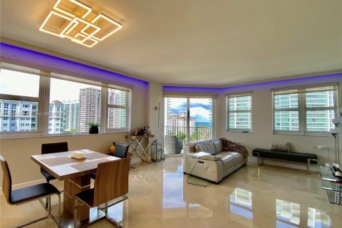Condo in Aventura, Florida, 3 bedrooms  № 2019715 - photo 7