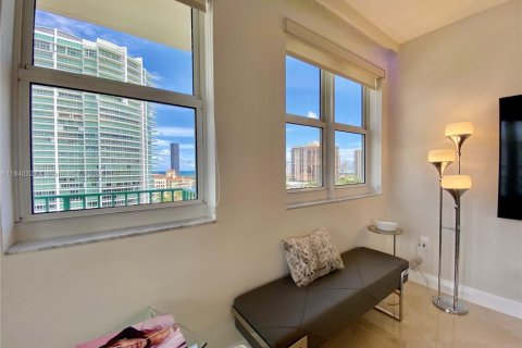 Condo in Aventura, Florida, 3 bedrooms  № 2019715 - photo 10