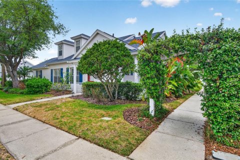 House in Tampa, Florida 3 bedrooms, 182.55 sq.m. № 2102141 - photo 3