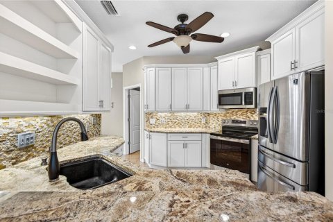 House in Tampa, Florida 3 bedrooms, 182.55 sq.m. № 2102141 - photo 17