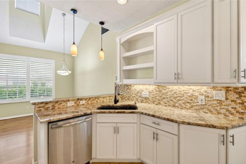 House in Tampa, Florida 3 bedrooms, 182.55 sq.m. № 2102141 - photo 20