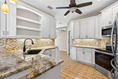 House in Tampa, Florida 3 bedrooms, 182.55 sq.m. № 2102141 - photo 16